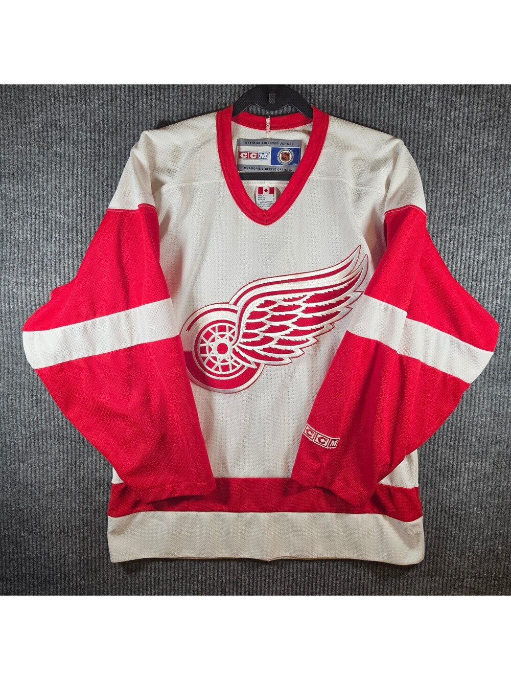 Detroit Red Wings CCM Official Licensed NHL Hockey Jersey Adult Size S White Red